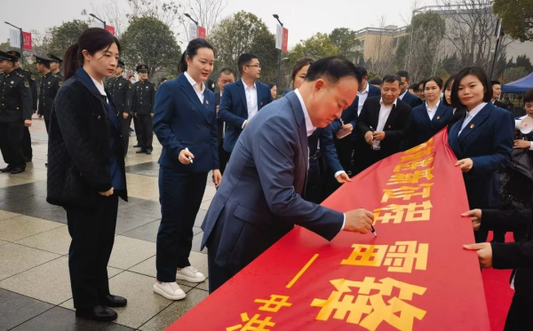 湖南駿達集團有限公司,長沙城市交通,校車運營,安保服務,新能源科技