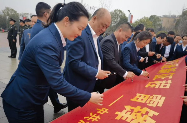 湖南駿達集團有限公司,長沙城市交通,校車運營,安保服務,新能源科技