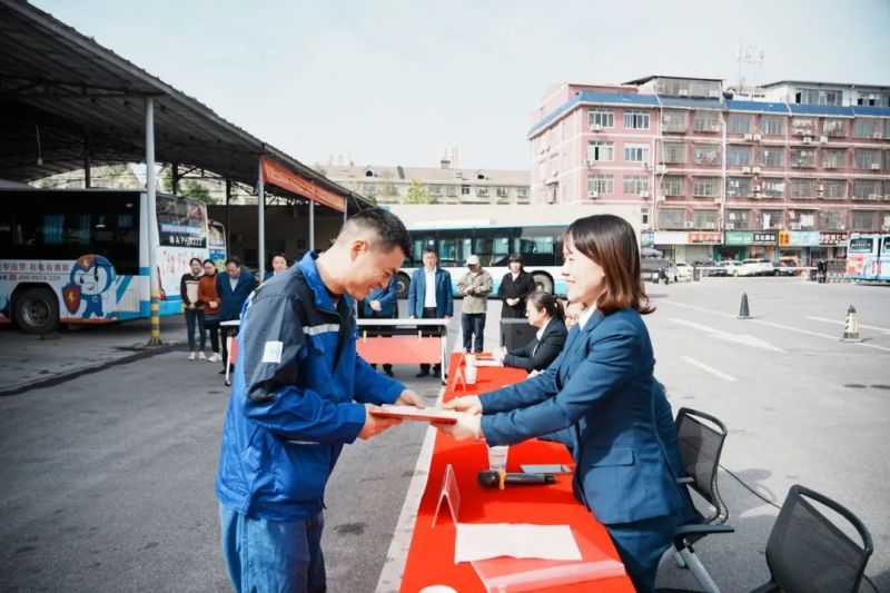 湖南駿達集團有限公司,長沙城市交通,校車運營,安保服務,新能源科技